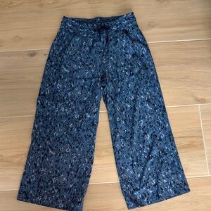 Athleta Blue Patterned Trousers